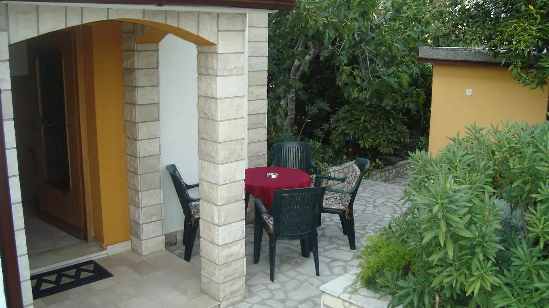 Apartment Apartman 1 Omisalj